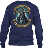 T-shirt - Unterschätze Niemals Einen Alten Mann Mit Motorrad - (Rückendruck)